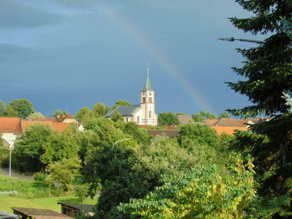 Obere Ferienwohnung Asshoff Zwischen Odenwald, Taubertal Und Bauland Berolzheim 外观 照片